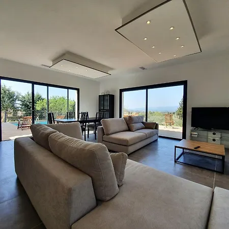 With Pool & Views * Oupia