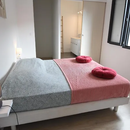 With Pool & Views * Oupia